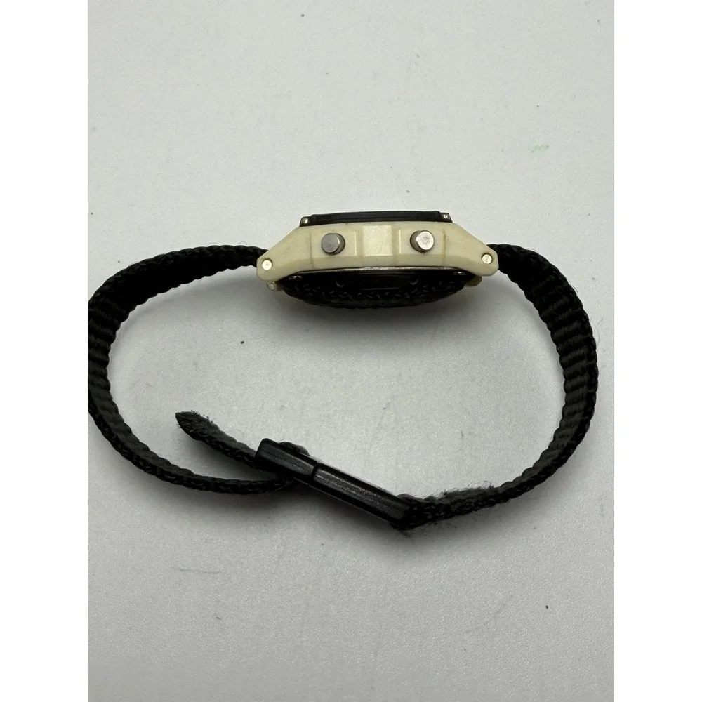Freestyle Shark Vintage Ladies Watch New Battery 29MM 7